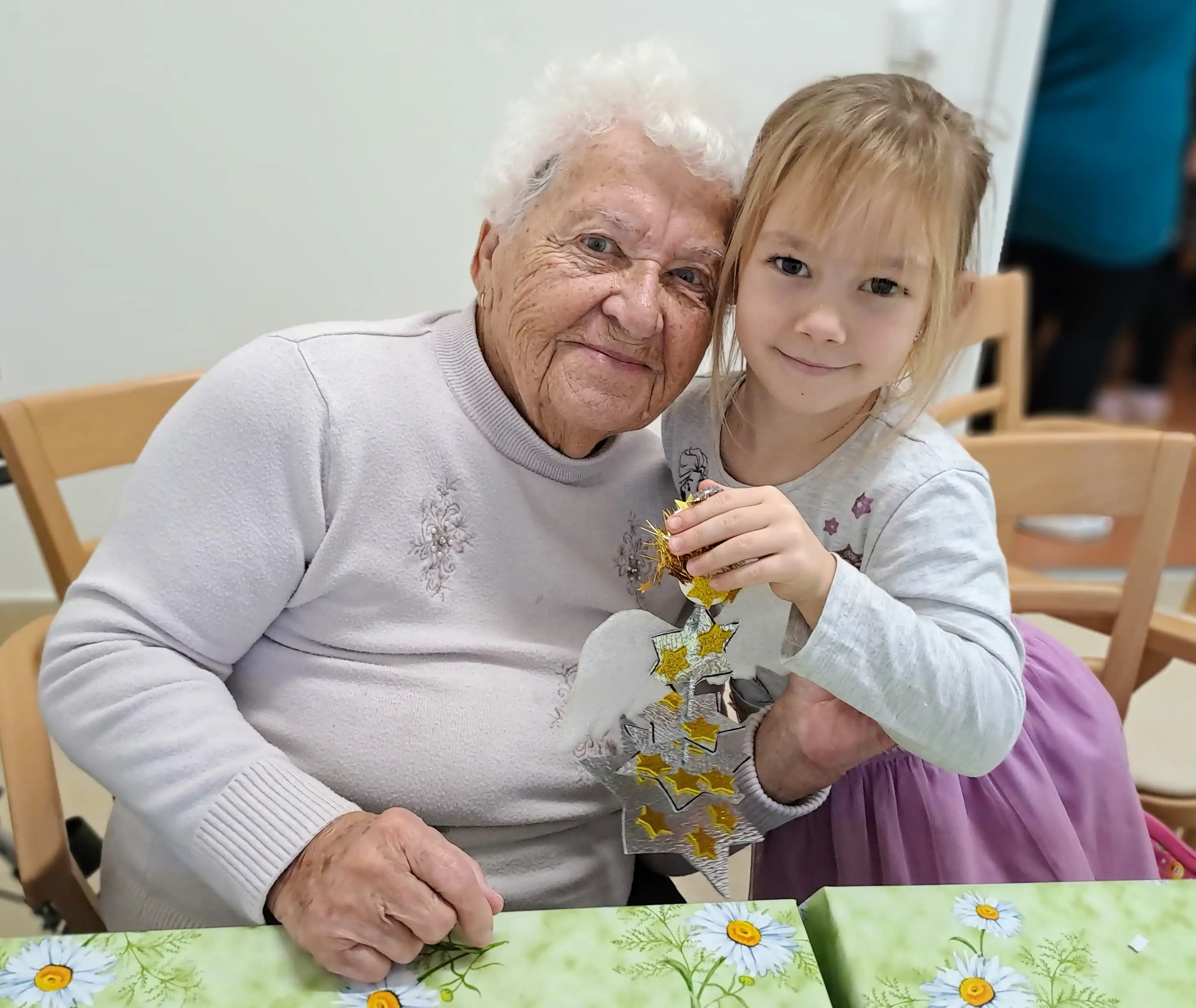 Napříč generacemi aneb babičko, dědečku, vyrábějte s námi 2