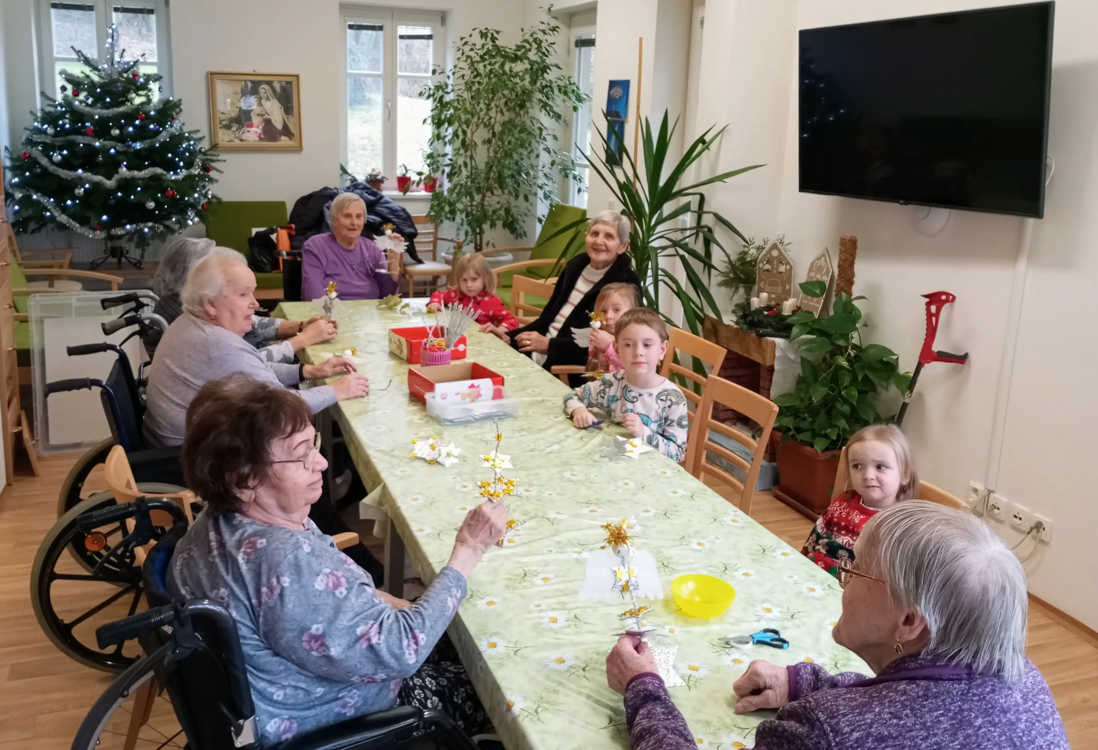 Napříč generacemi aneb babičko, dědečku, vyrábějte s námi 4